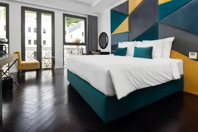 Deluxe King Room — The Almin Hotel